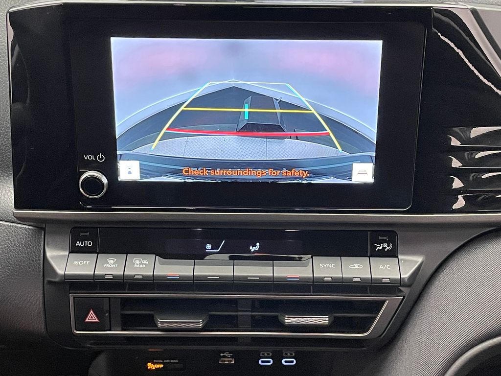 2025 Toyota Camry LE 26