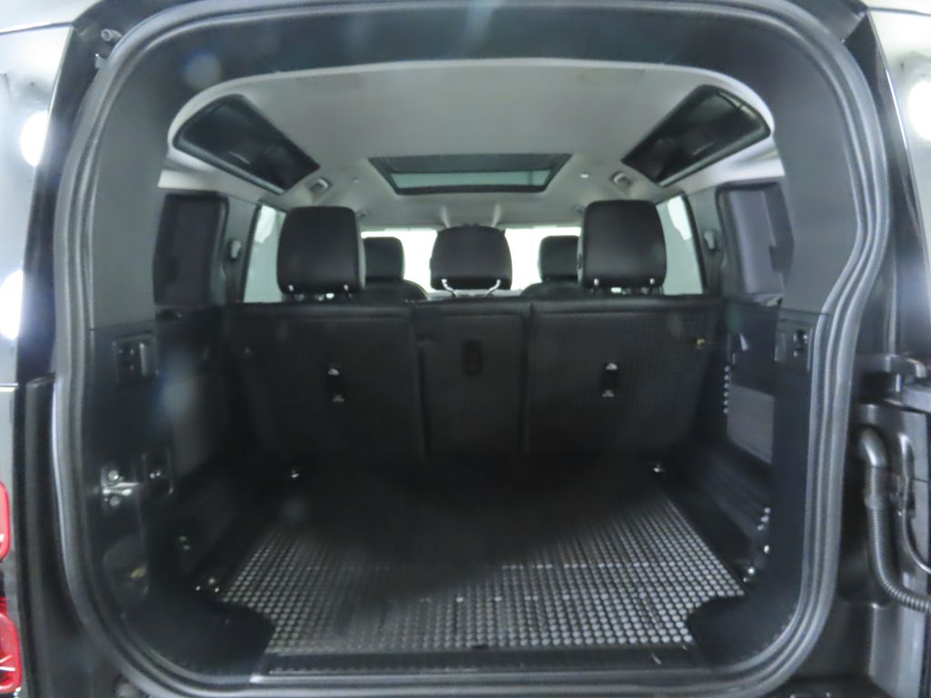 Thumbnail: 2022 Land Rover Defender - 28