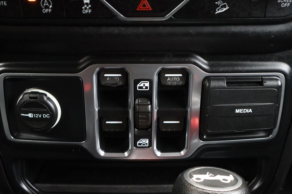 Thumbnail: 2019 Jeep Wrangler - 21