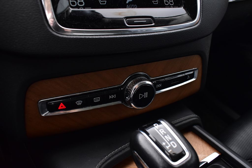 Thumbnail: 2020 Volvo XC90 - 19