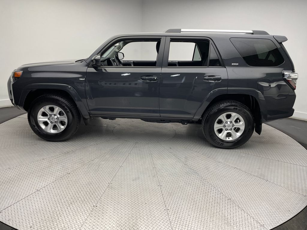 2024 Toyota 4Runner SR5 8