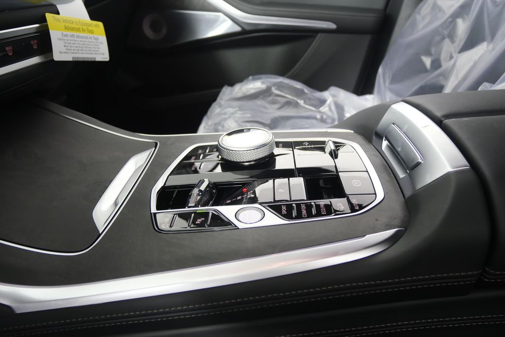 Thumbnail: 2026 BMW X7 - 24