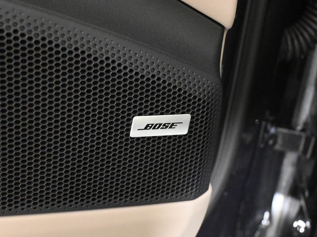 Thumbnail: 2026 Porsche Macan - 32