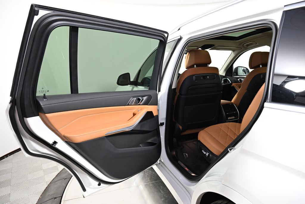 Thumbnail: 2024 BMW X7 - 23