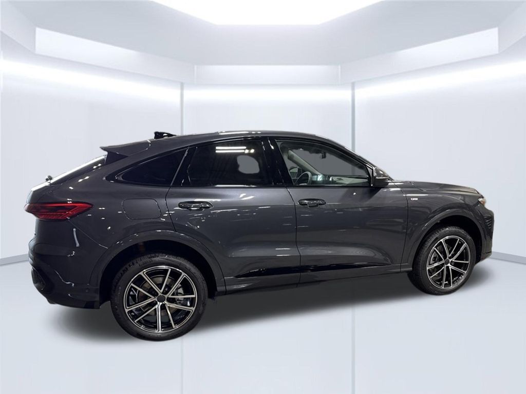 Thumbnail: 2026 Audi Q5 - 6