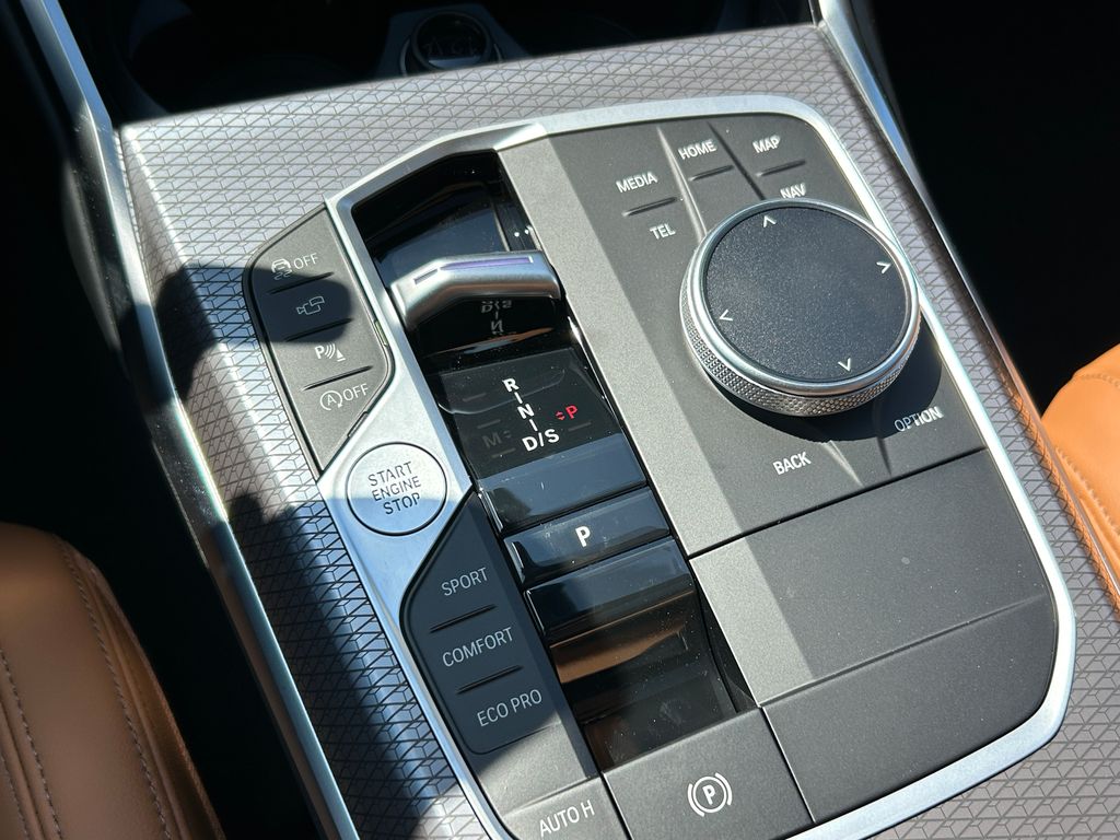 2025 BMW 3 Series 330i 27