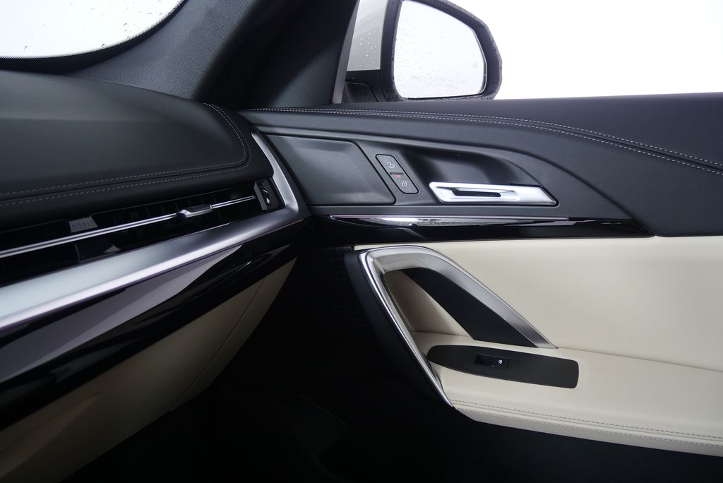2025 BMW X1 xDrive28i 24