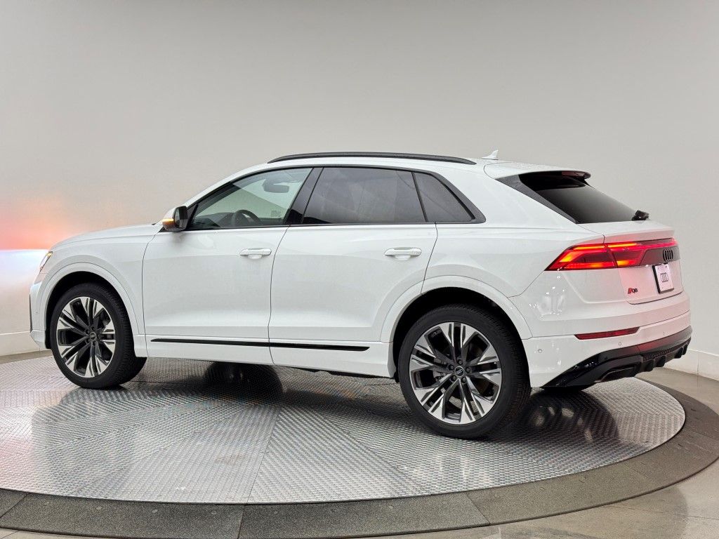 Thumbnail: 2025 Audi Q8 - 6