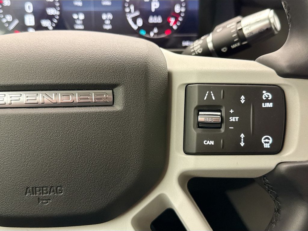 Thumbnail: 2022 Land Rover Defender - 15