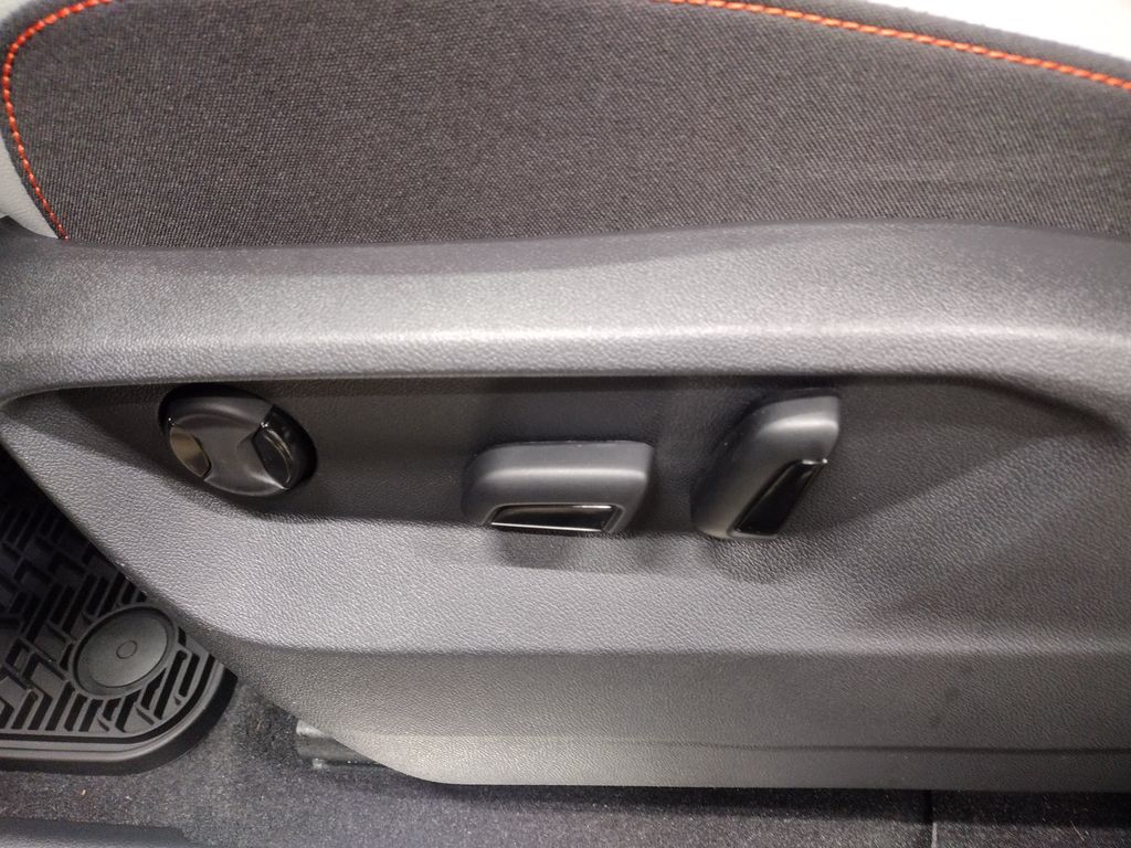 2025 Volkswagen Atlas 2.0T Peak Edition SE W/Tech