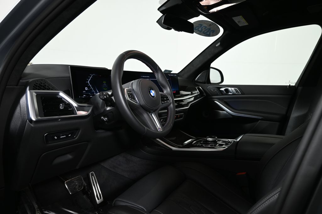 Thumbnail: 2026 BMW X7 - 15