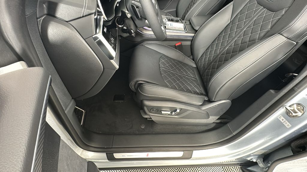 Thumbnail: 2024 Audi SQ8 - 30