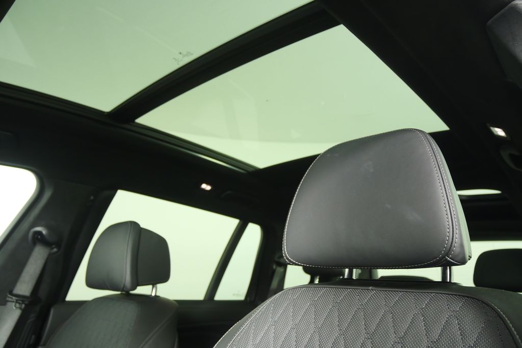 Thumbnail: 2023 BMW X7 - 12