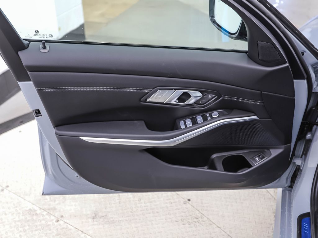2025 BMW 3 Series 330i xDrive 9