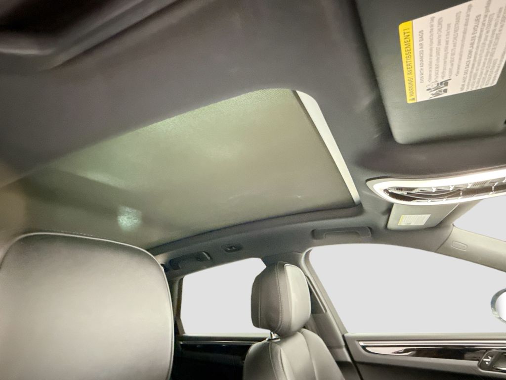 Thumbnail: 2017 Porsche Macan - 16