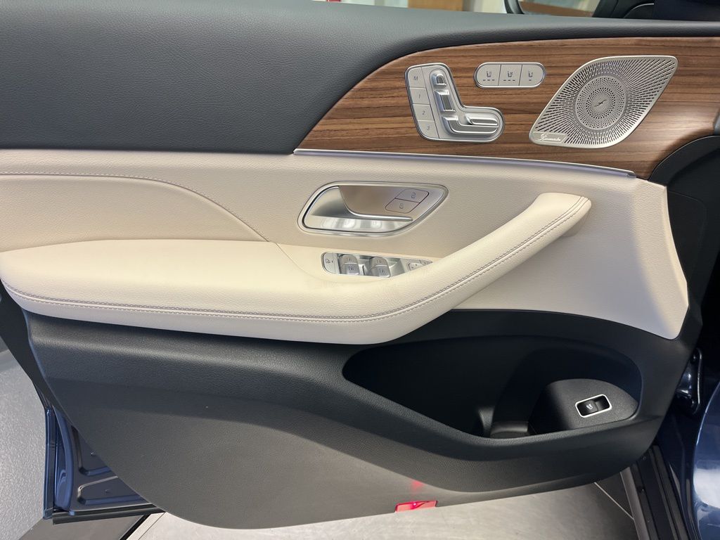 Thumbnail: 2026 Mercedes-Benz GLE - 11