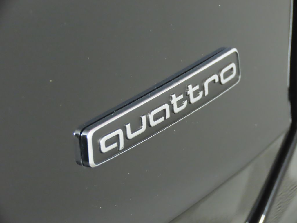 Thumbnail: 2025 Audi Q3 - 10