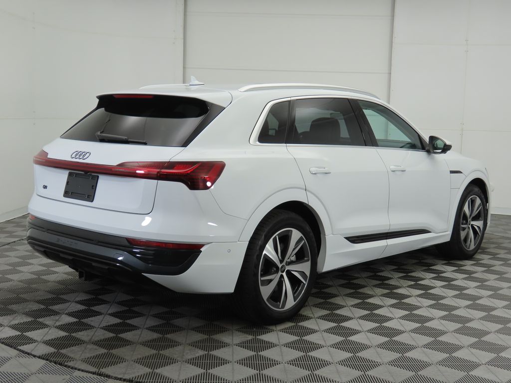 2024 Audi Q8 e-tron  5