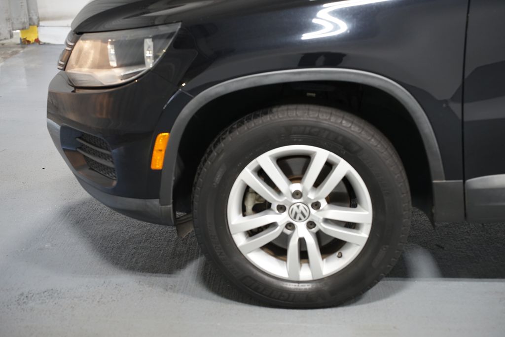 Thumbnail: 2017 Volkswagen Tiguan - 5