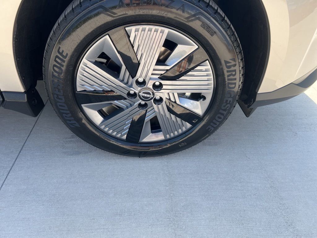 2025 Champagne Silver Metallic Nissan Murano SL AWD SUV