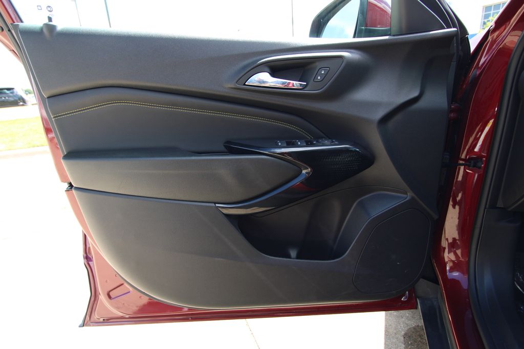 Used 2025 Chevrolet Trax SUV