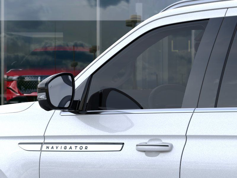 Thumbnail: 2025 Lincoln Navigator L - 20