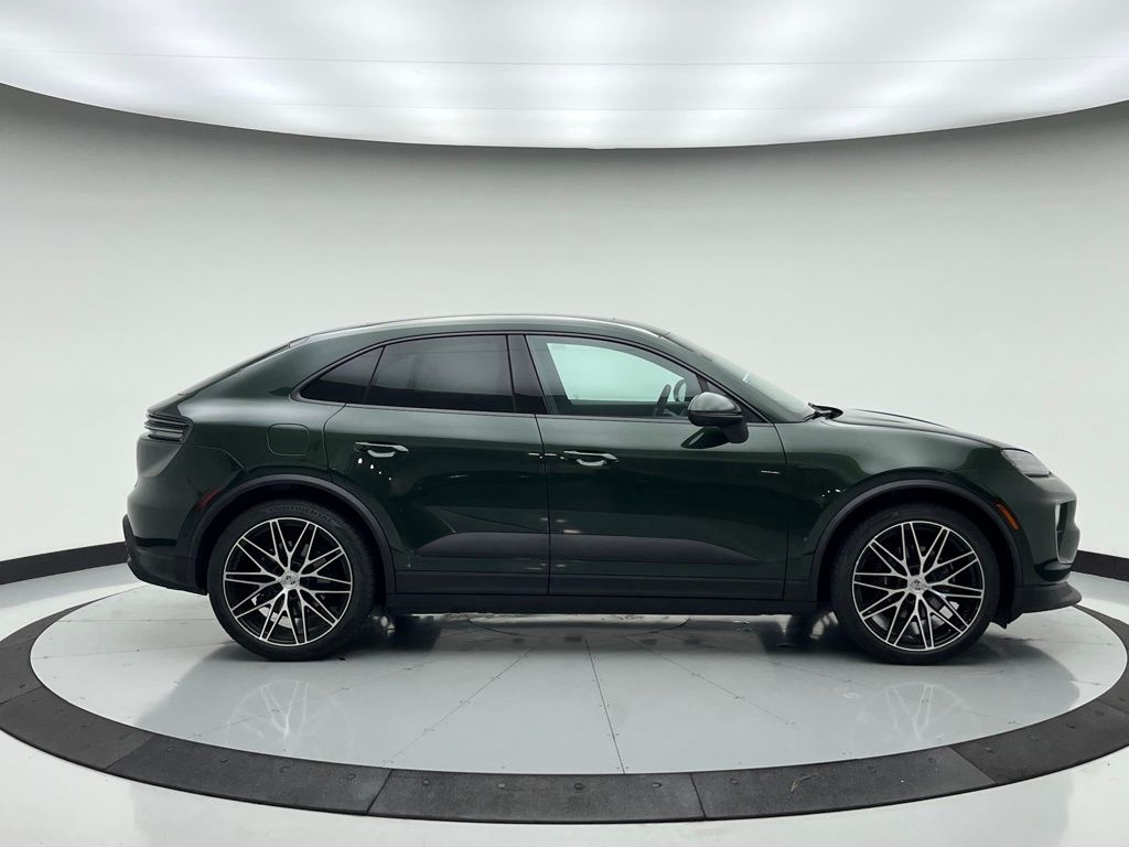 Thumbnail: 2025 Porsche Macan - 8
