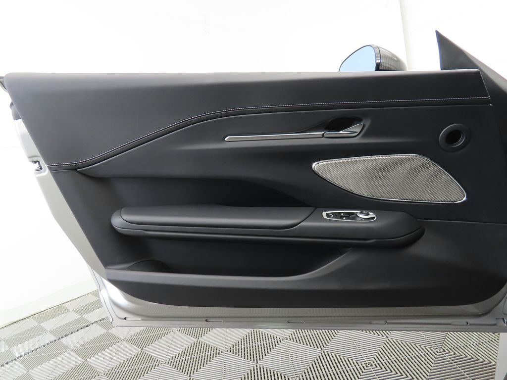 Thumbnail: 2025 Aston Martin Vantage - 22