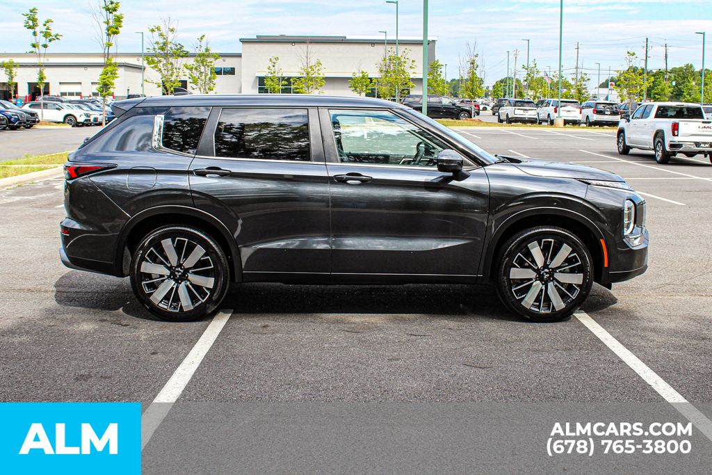 Used 2025 Gray Mitsubishi SE image 9