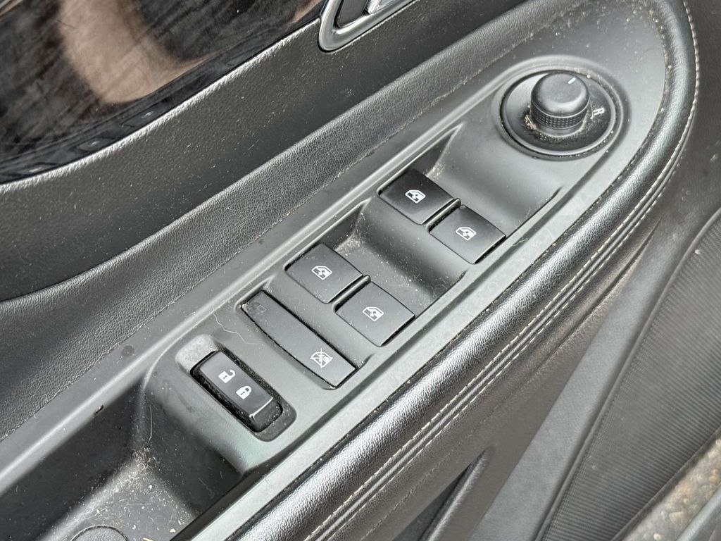 Used 2016  Buick Base image 4