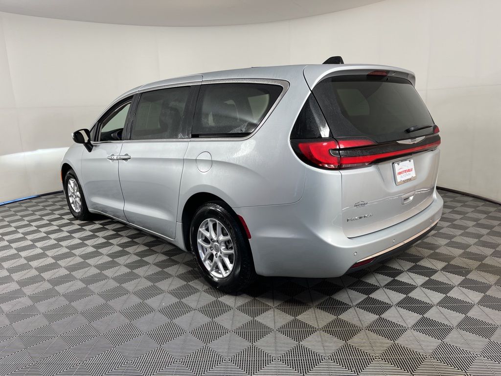2023 Chrysler Pacifica Touring L 7