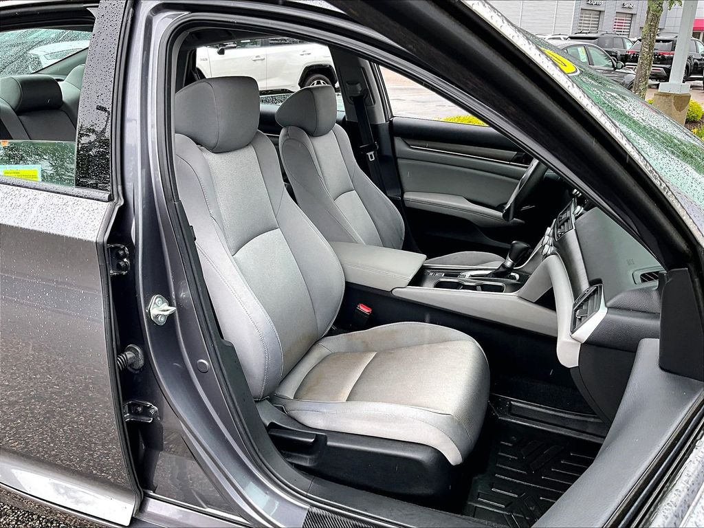 2020 Honda Accord — photo 11