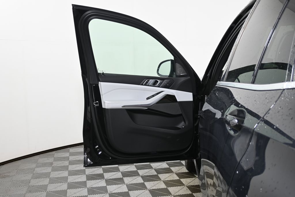 Thumbnail: 2026 BMW X5 - 27