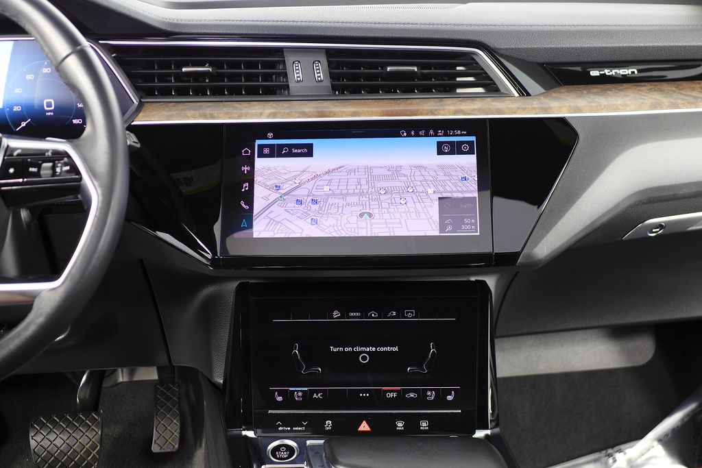 Thumbnail: 2022 Audi e-tron - 26