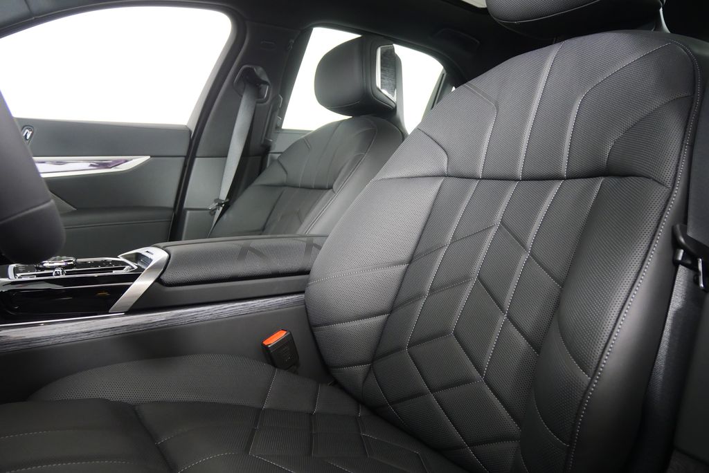 Thumbnail: 2025 BMW 7 Series - 11