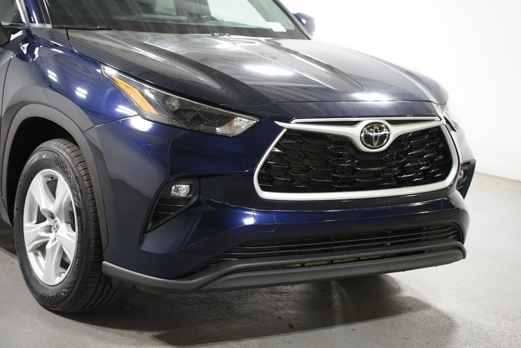 Thumbnail: 2023 Toyota Highlander - 4