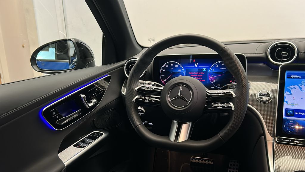 2025 Mercedes-Benz GLC 300 25