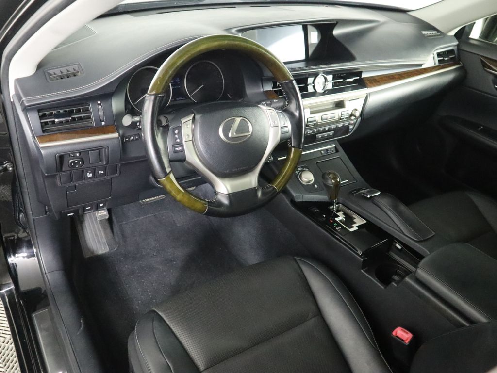Thumbnail: 2015 Lexus ES - 9