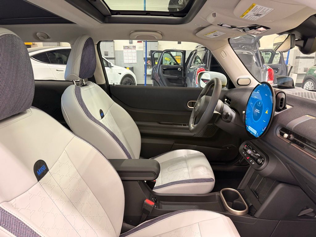 Thumbnail: 2025 MINI Cooper - 23