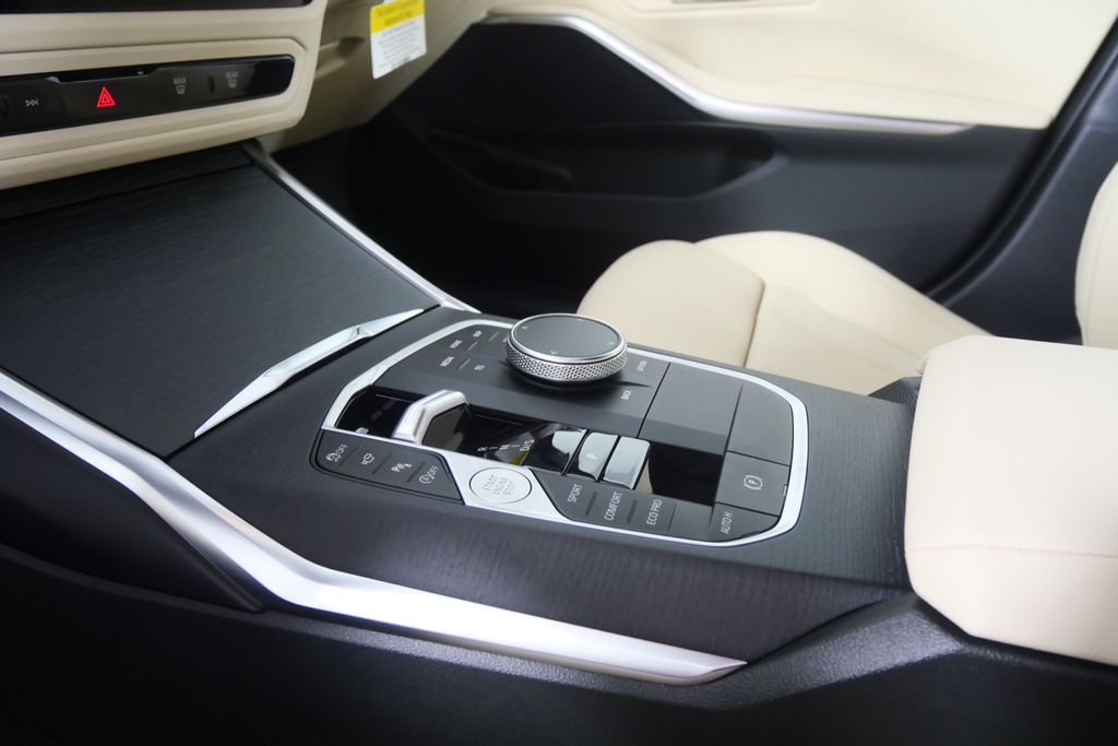 Thumbnail: 2026 BMW 3 Series - 21