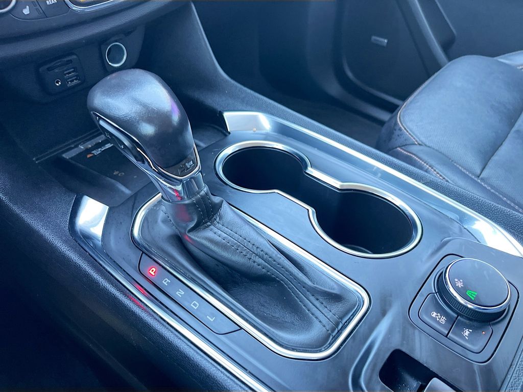 Used 2021 Black Chevrolet Premier image 17