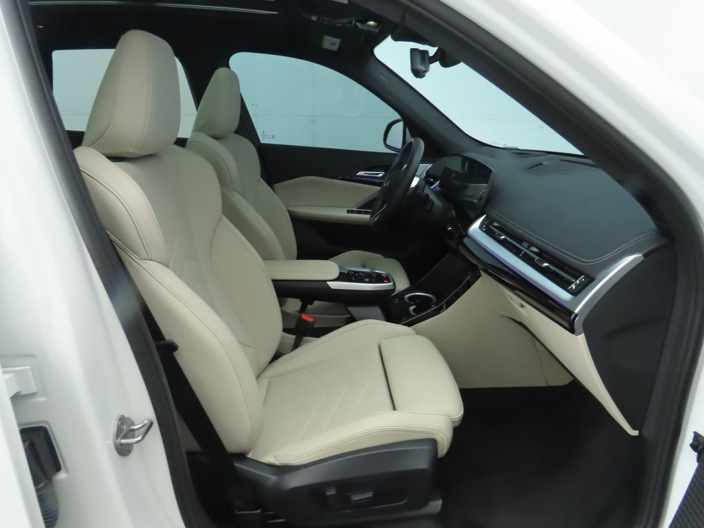 Thumbnail: 2023 BMW X1 - 21