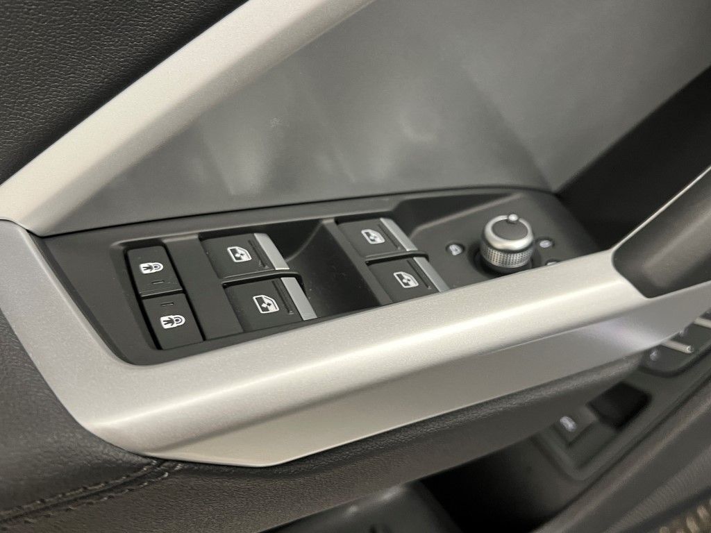 Thumbnail: 2025 Audi Q3 - 29