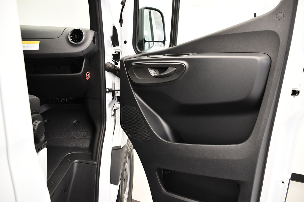 2025 Mercedes-Benz Sprinter 2500 29