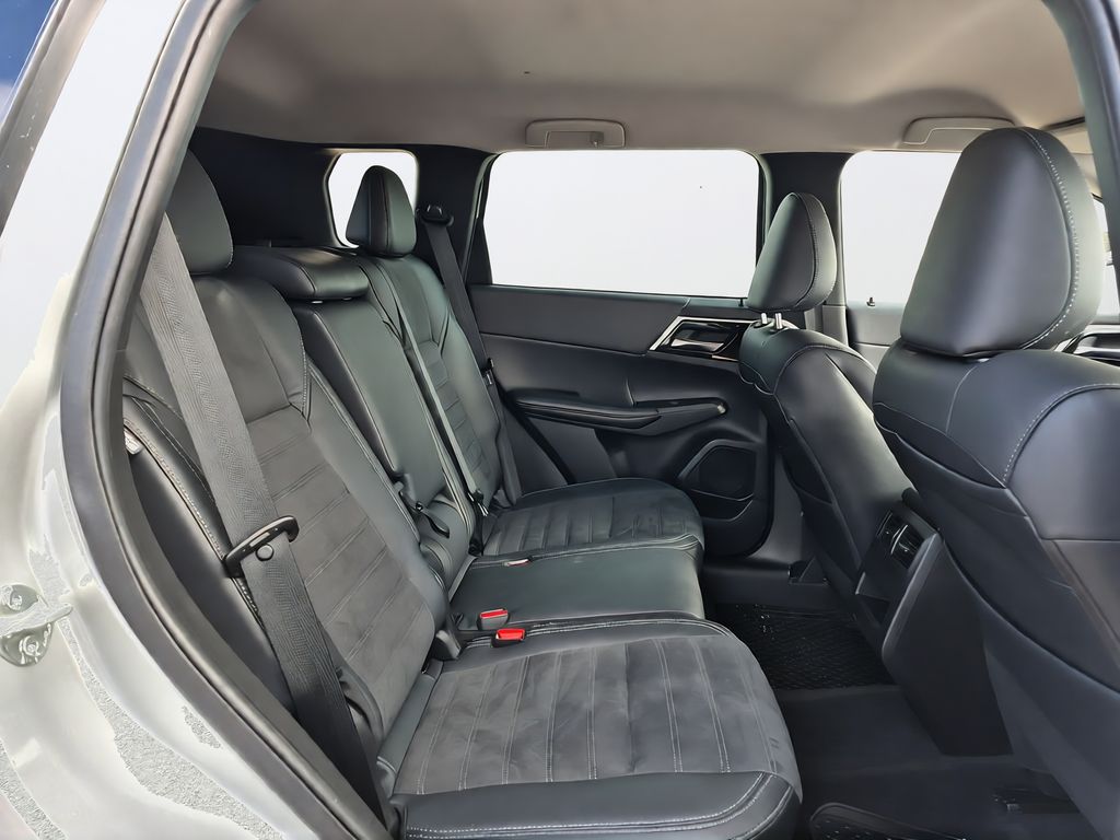 2023 Mitsubishi Outlander SE Silver at North Houston Mitsubishi