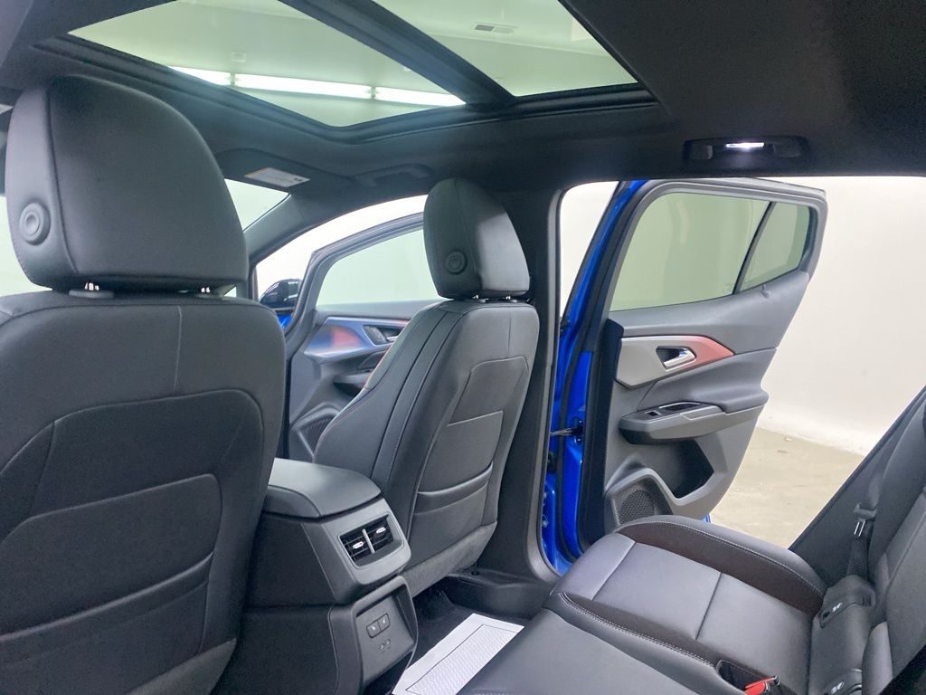 2025 Chevrolet Equinox EV RS photo