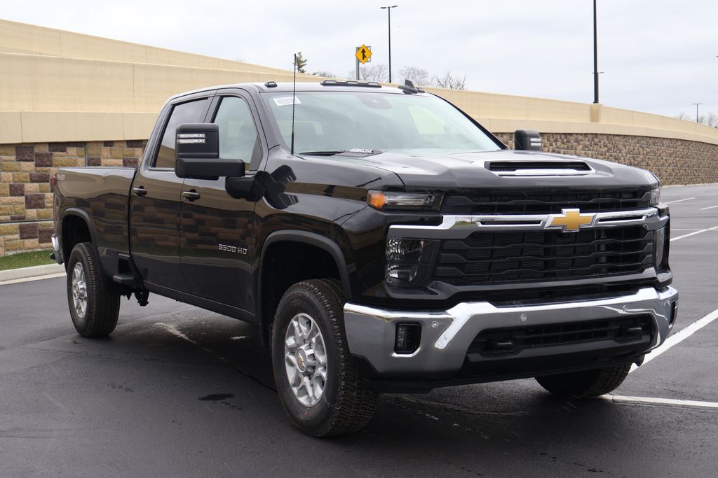 Thumbnail: 2026 Chevrolet Silverado 3500 - 10