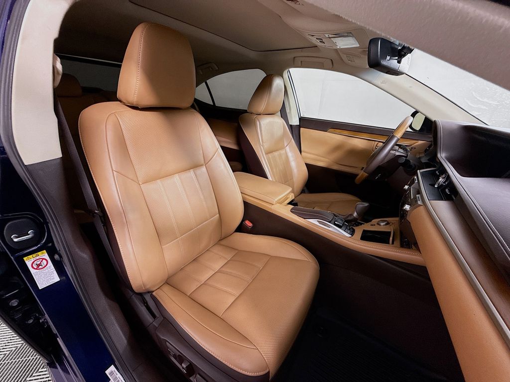 2016 Lexus ES 350 29