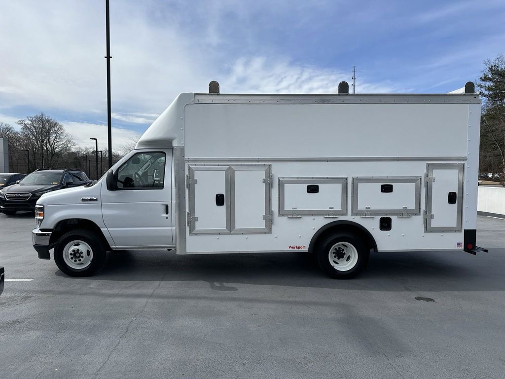 2024 Ford E-450SD Base 4