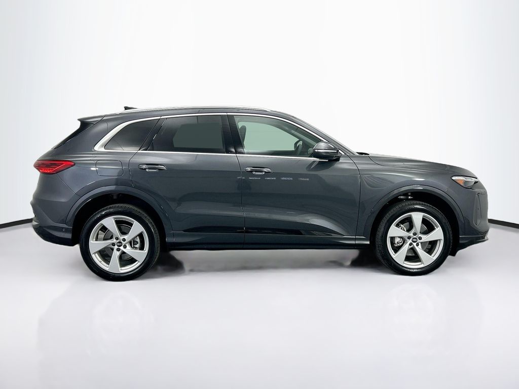 Thumbnail: 2025 Audi Q5 - 4